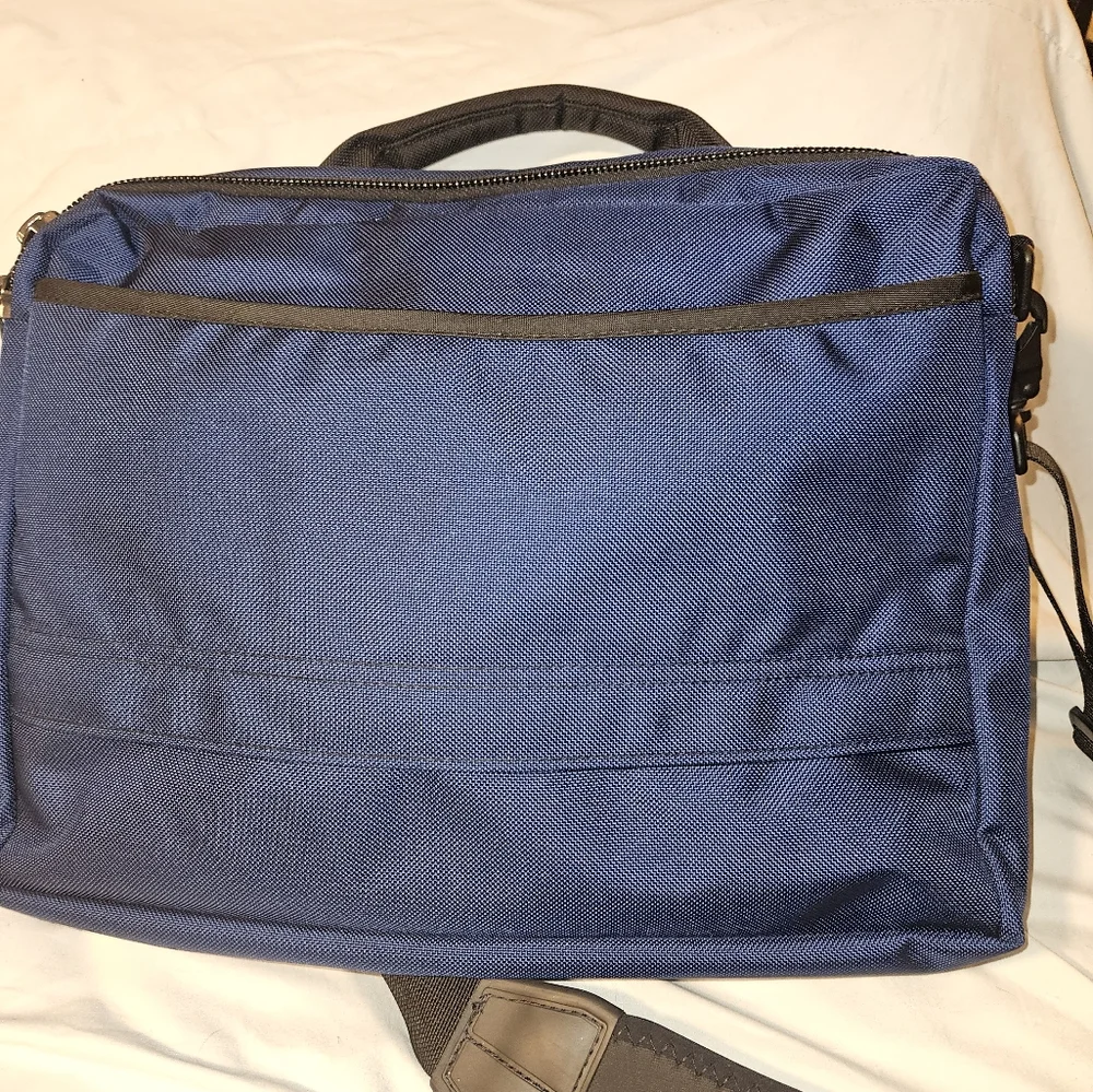 Tom Bihn Pilot Navy & Upgraded Should/Crossbody Strap - Picture 6 of 9